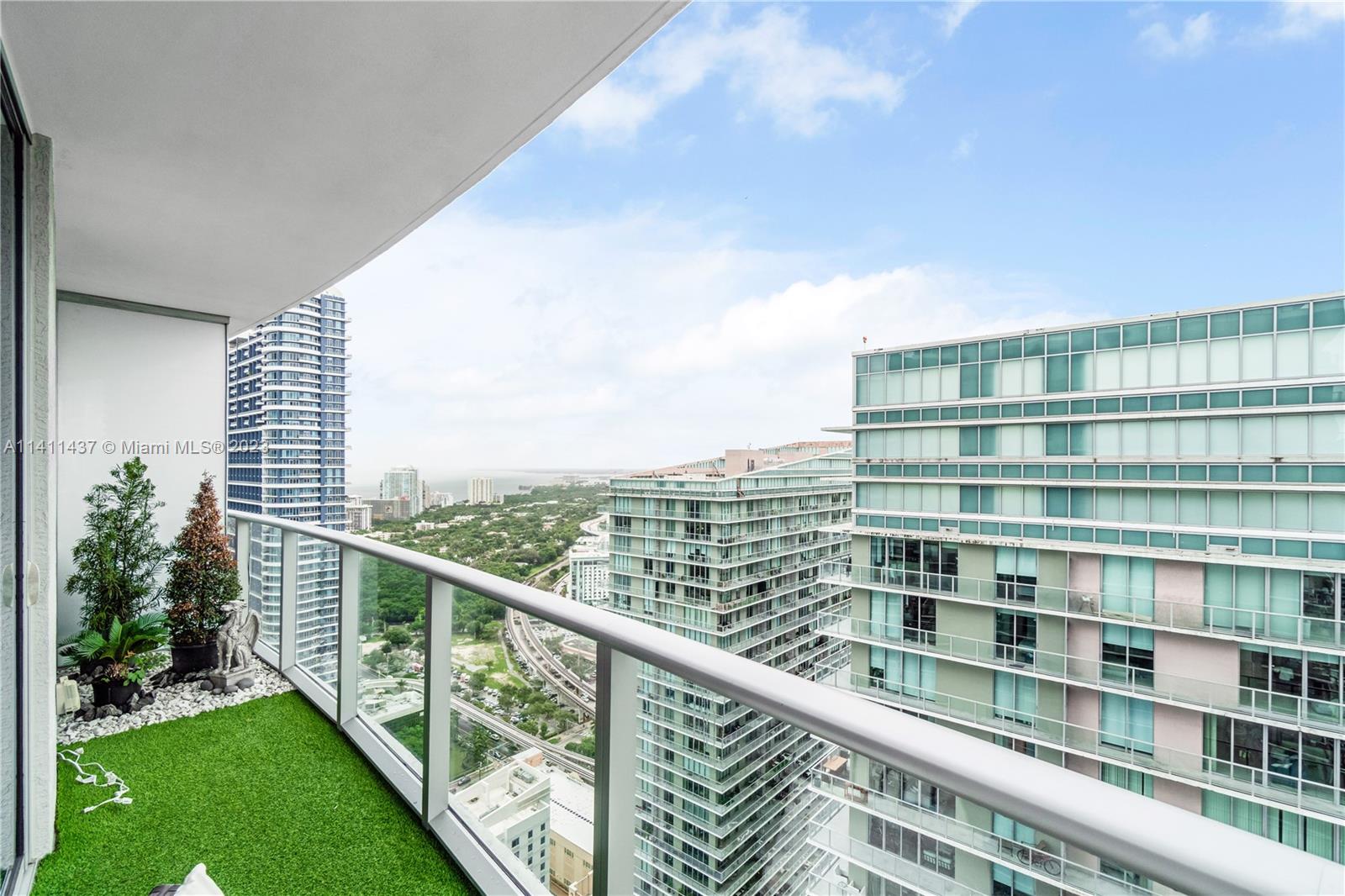 1100 MILLECENTO RESIDENCE - Residential