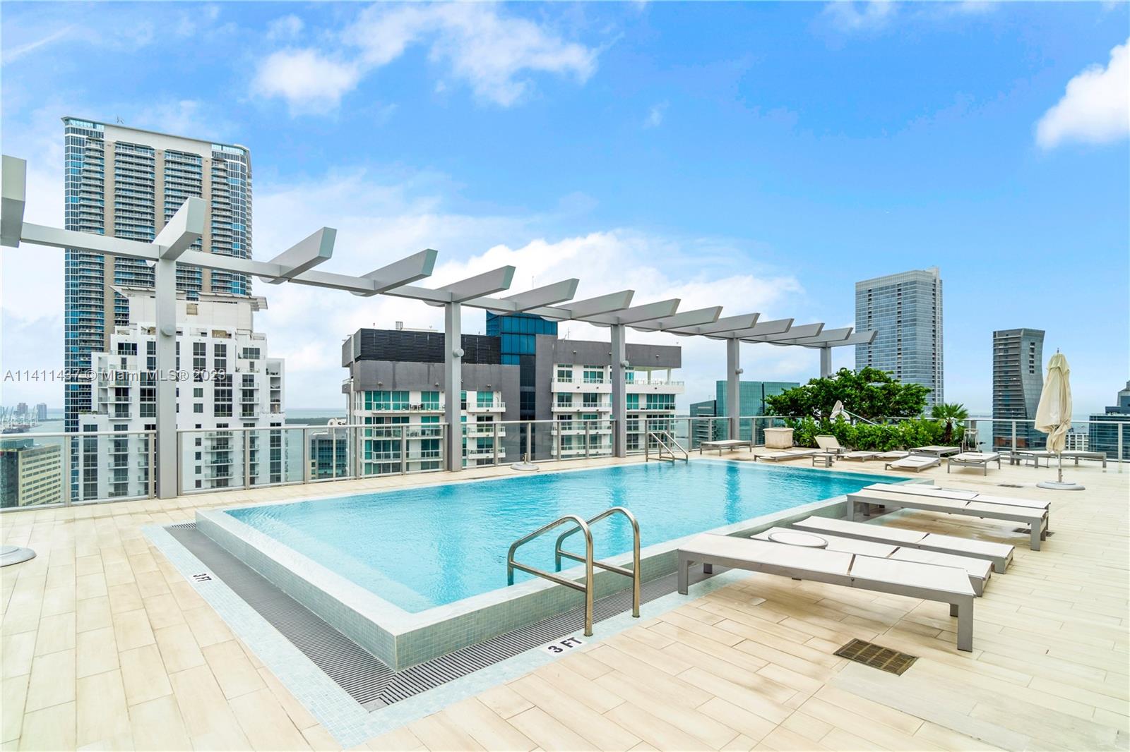 1100 MILLECENTO RESIDENCE - Residential