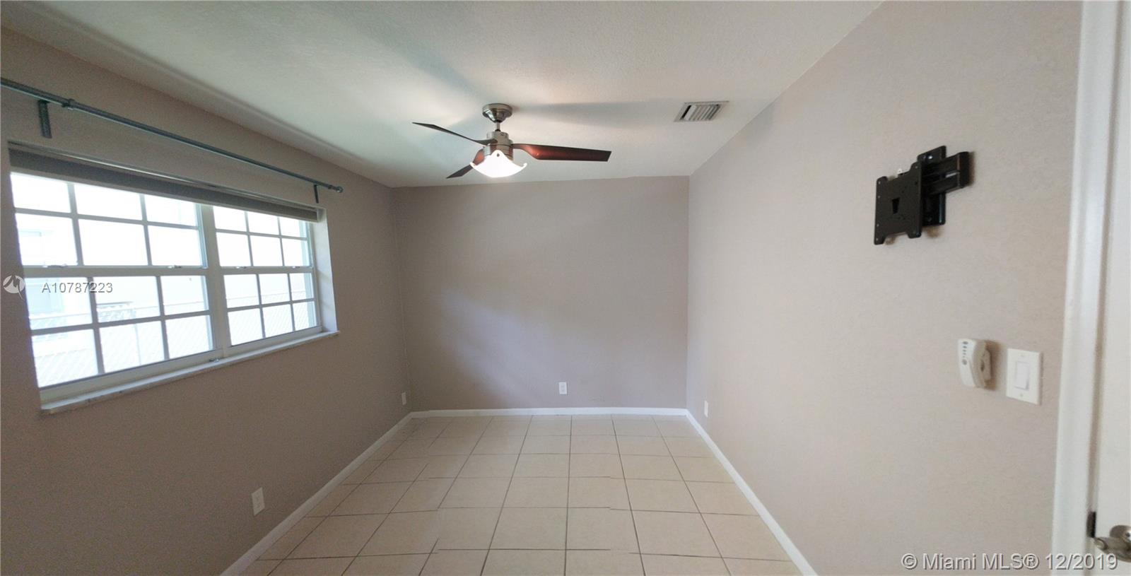 LAUDERDALE - Residential Lease