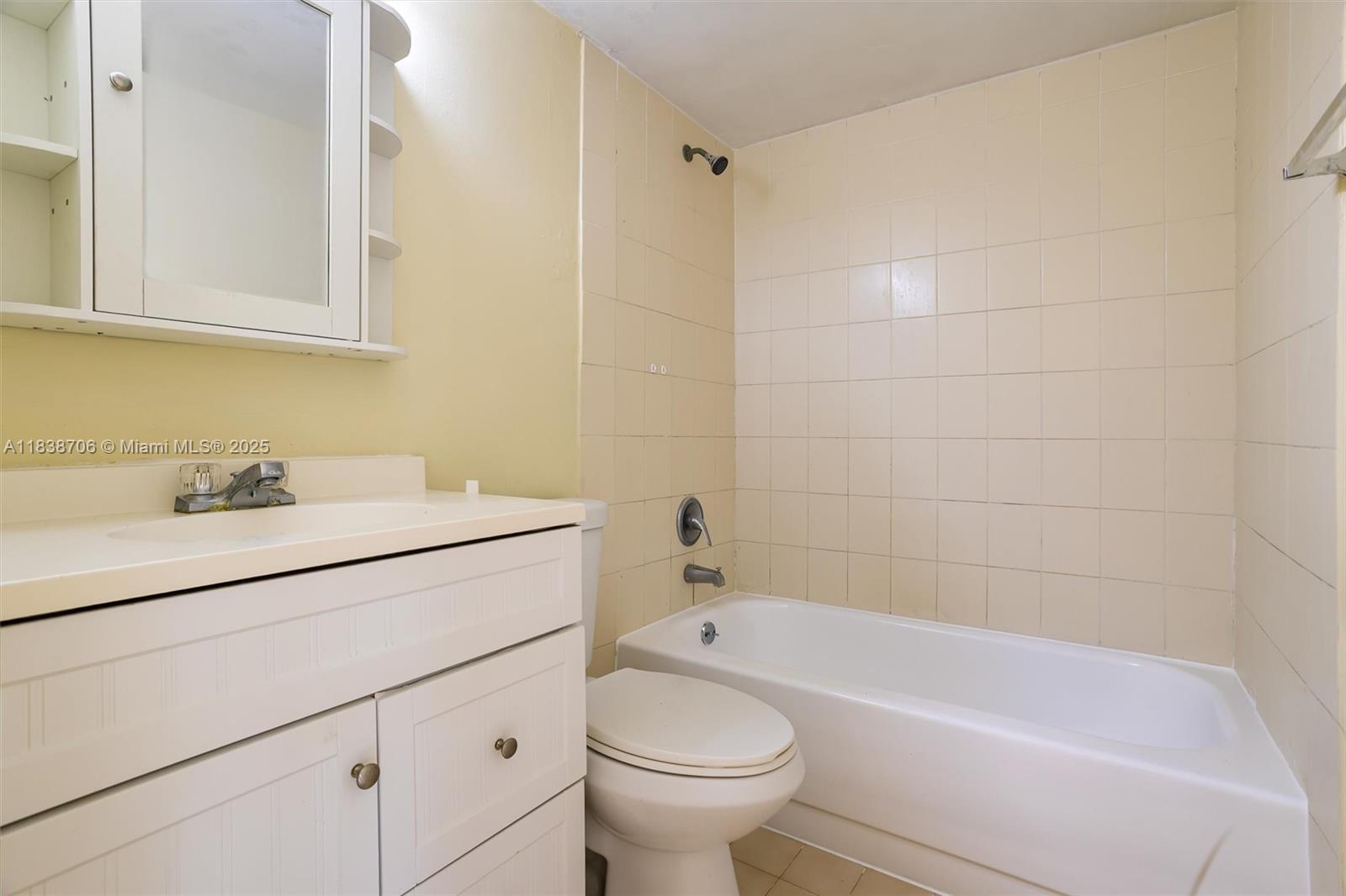 LAGO BELLO CONDO #1 - Residential