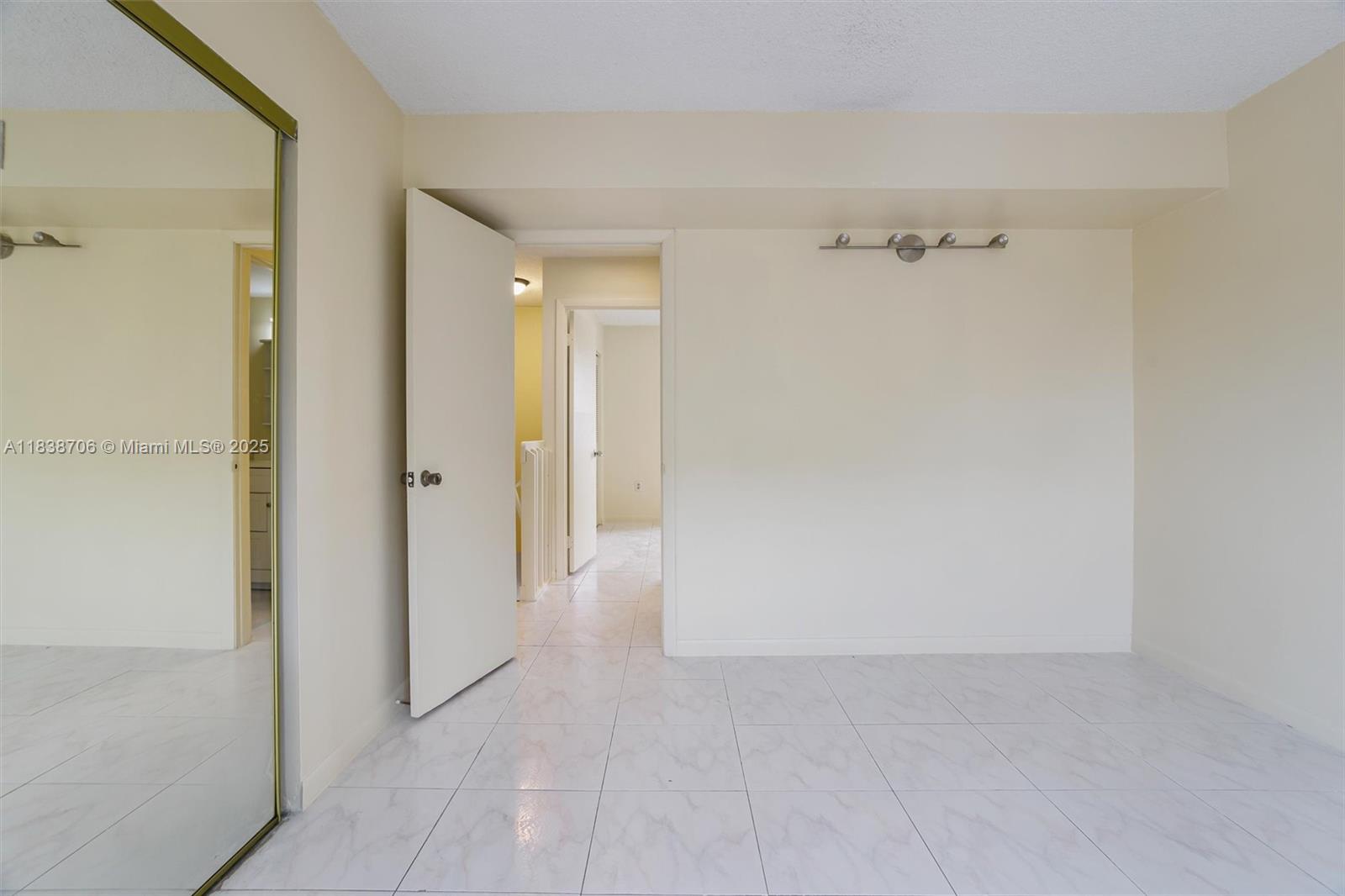 LAGO BELLO CONDO #1 - Residential