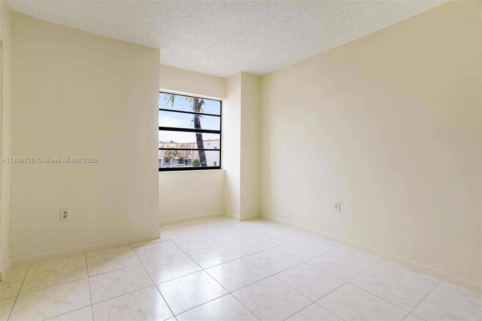 LAGO BELLO CONDO #1 - Residential