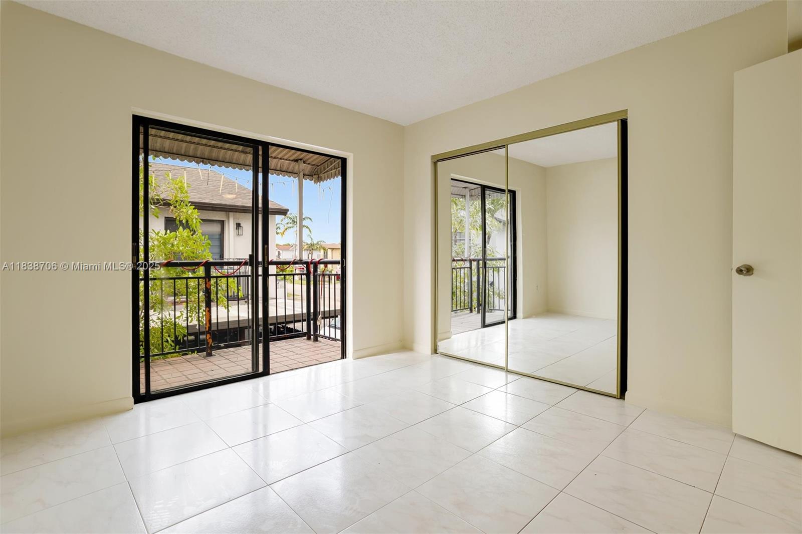 LAGO BELLO CONDO #1 - Residential