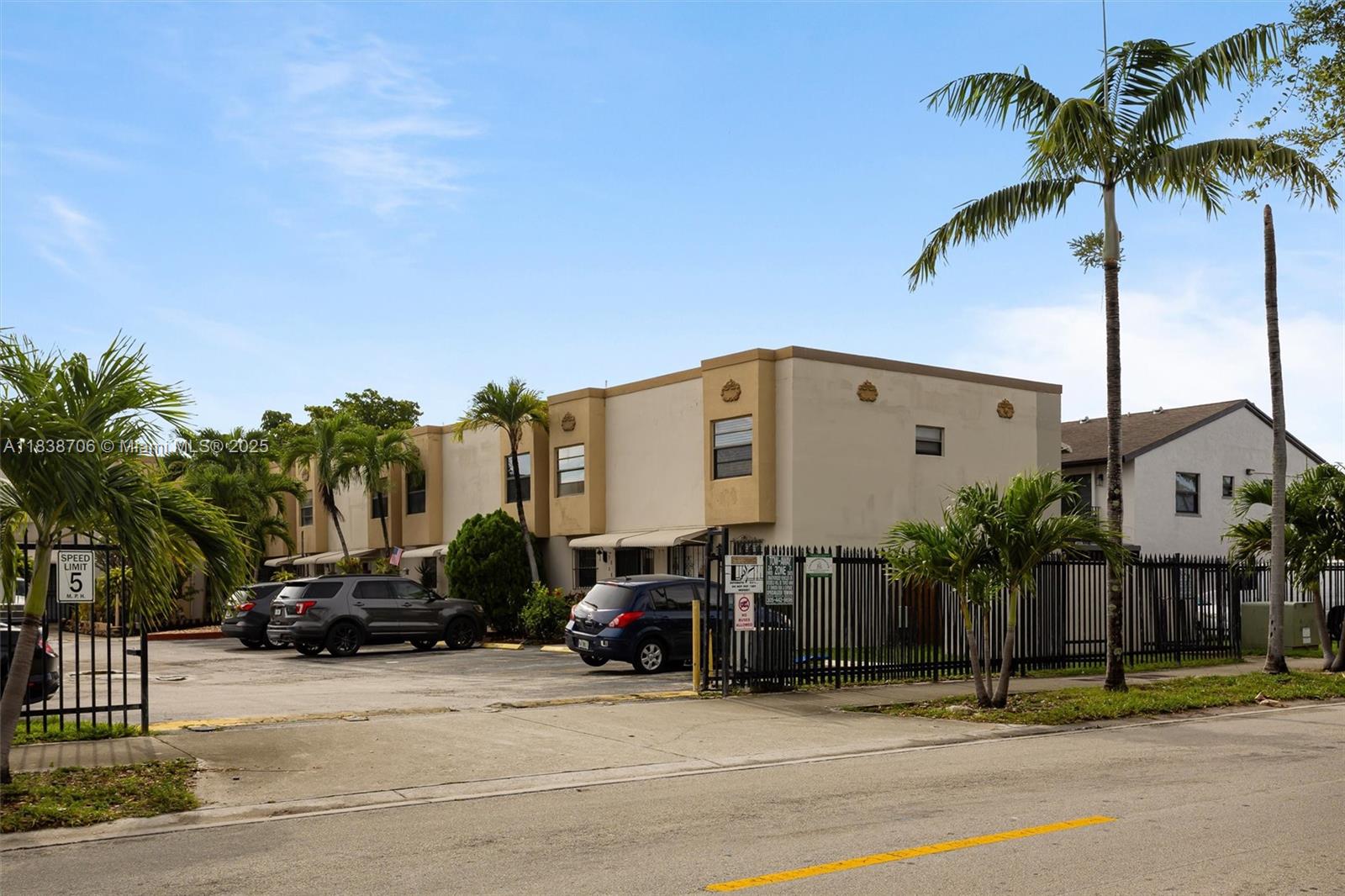 LAGO BELLO CONDO #1 - Residential