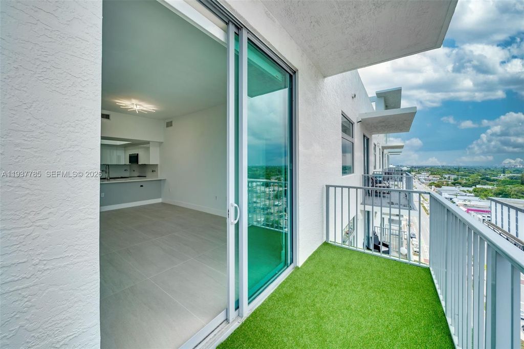 Photo of 140 S Dixie Hwy #1007, Hollywood, FL 33020 (MLS # A11937785)