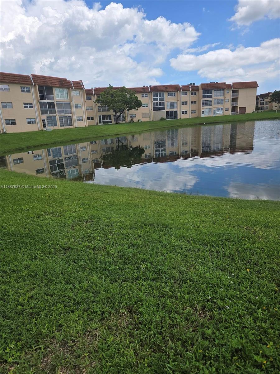 SUNRISE LAKES 81 CONDO - Residential