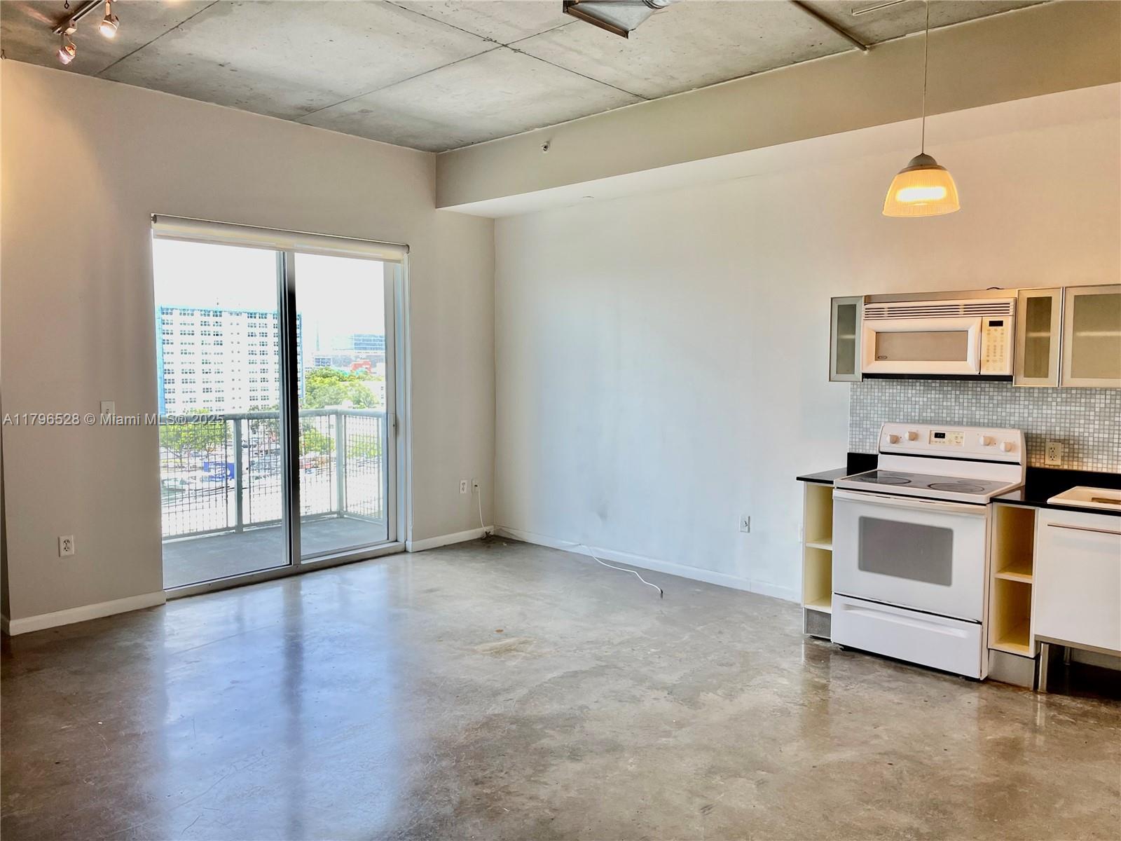 10 SW South River Dr 808