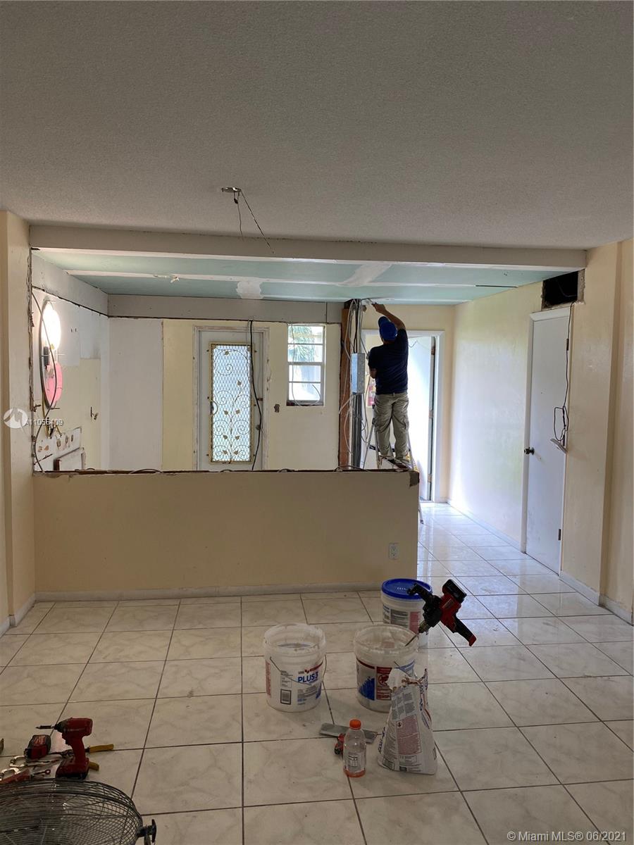 APRIL BREEZE CONDO - Residential