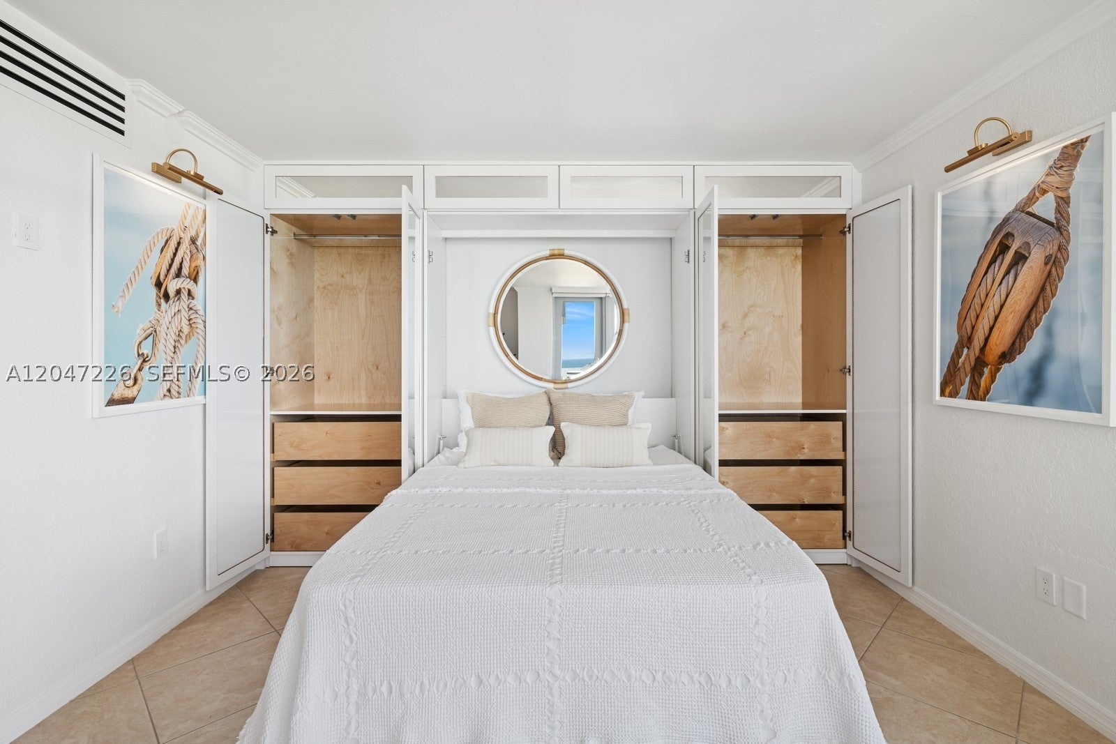 2899 Collins Ave 1025