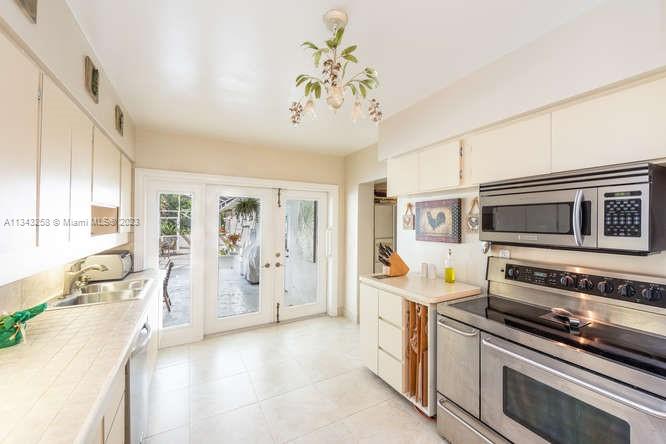 RIDGELINE ESTATES - Residential