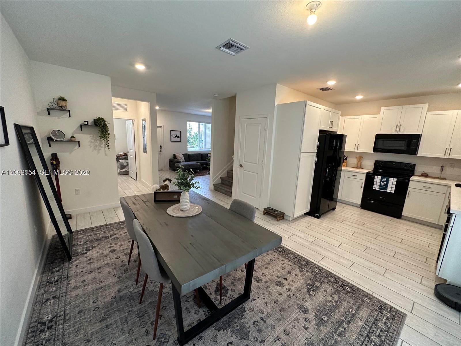 TOWNS AT SEASCAPE - Residential Lease