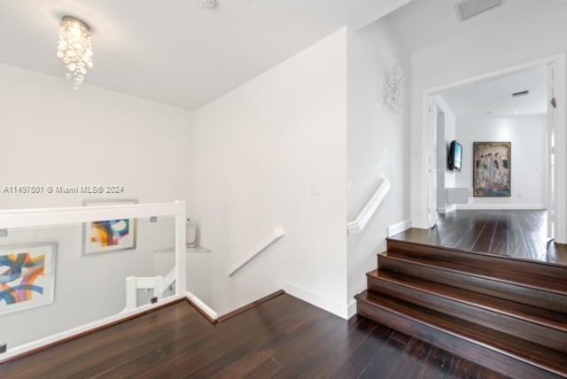 THE COURTYARDS AT THE POI - Residential