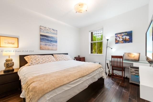 THE COURTYARDS AT THE POI - Residential