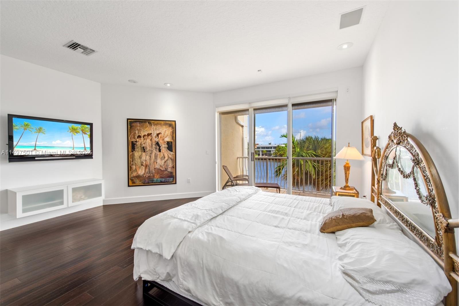 THE COURTYARDS AT THE POI - Residential