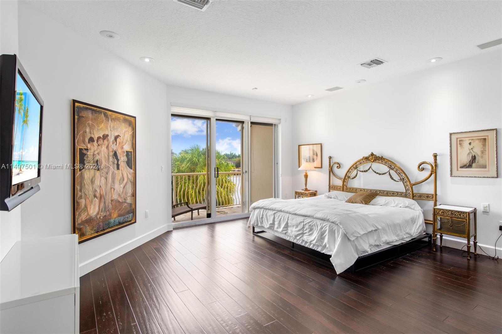 THE COURTYARDS AT THE POI - Residential