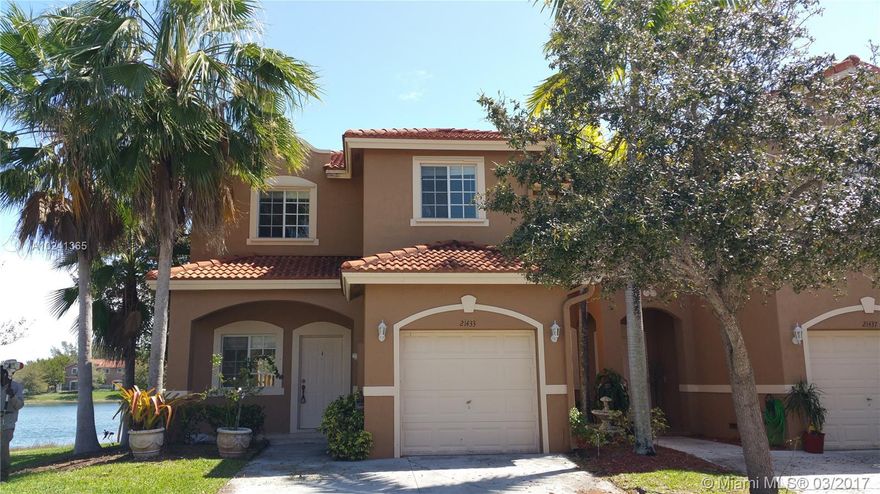 3/2.5 TOWNHOUSE, CORNER LOT. LAKE VIEW, LARGE WALK-IN CLOSET IN MASTER, GREAT DECK IN BACK, FENCED IN YARD. EASY TO SHOW  PLEASE CALL LISTING AGENT!