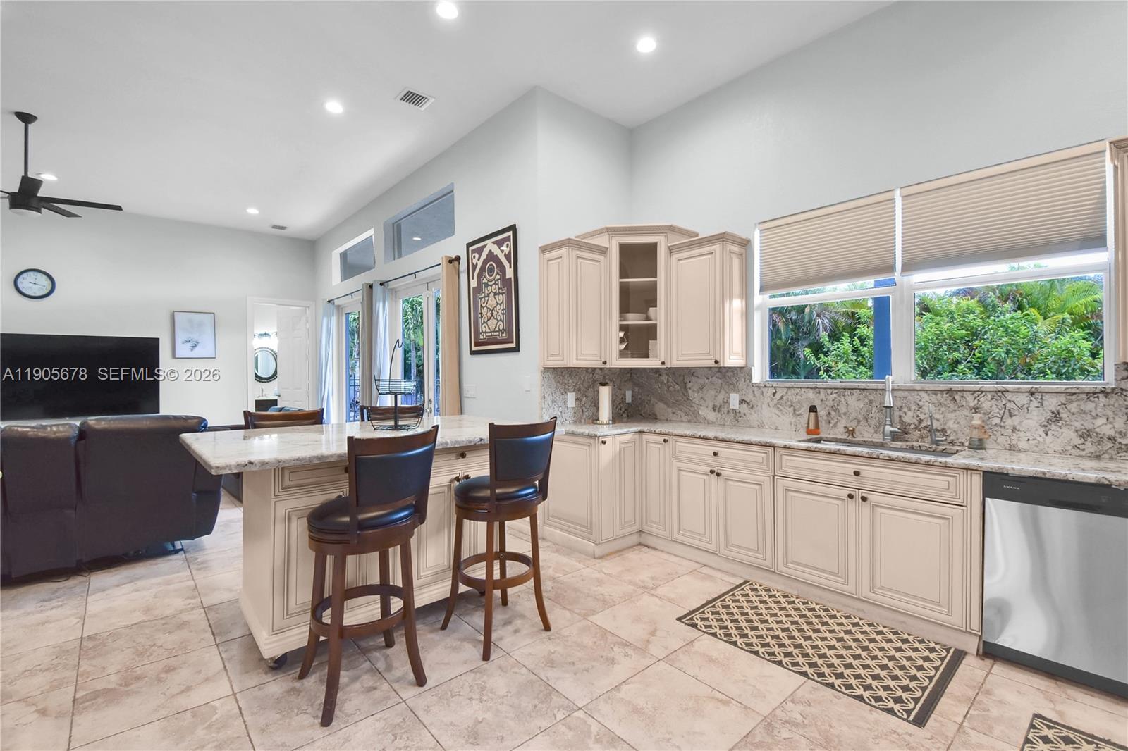 FLA FRUIT LANDS - Residential