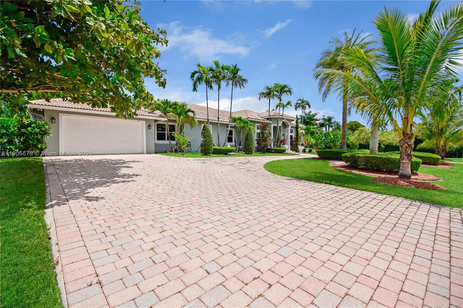 FLA FRUIT LANDS - Residential