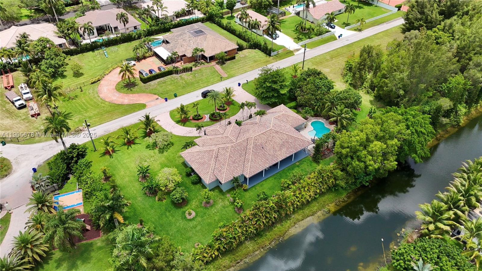 FLA FRUIT LANDS - Residential