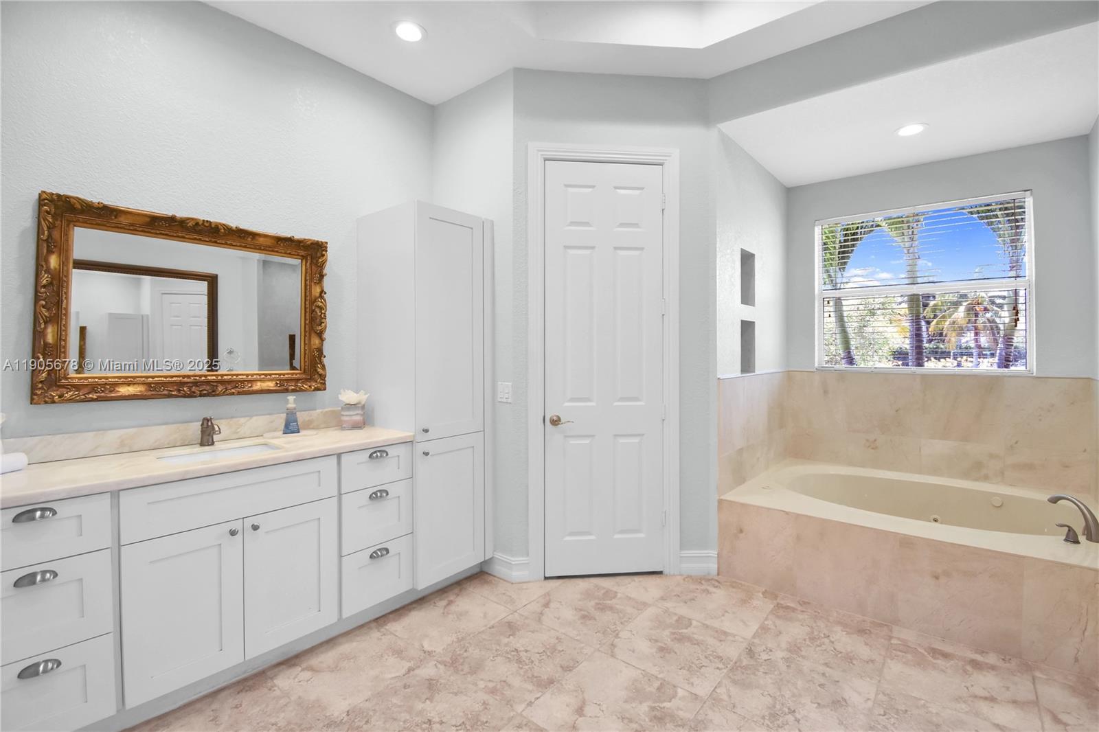 FLA FRUIT LANDS - Residential