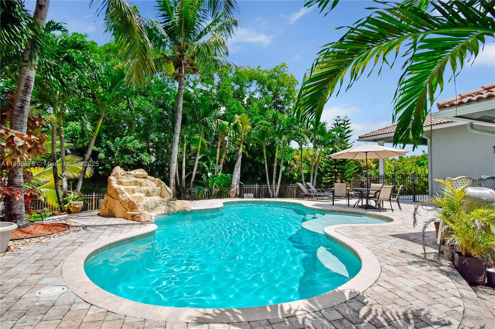 View photos, virtual tours, details... 16541 SW 62nd St