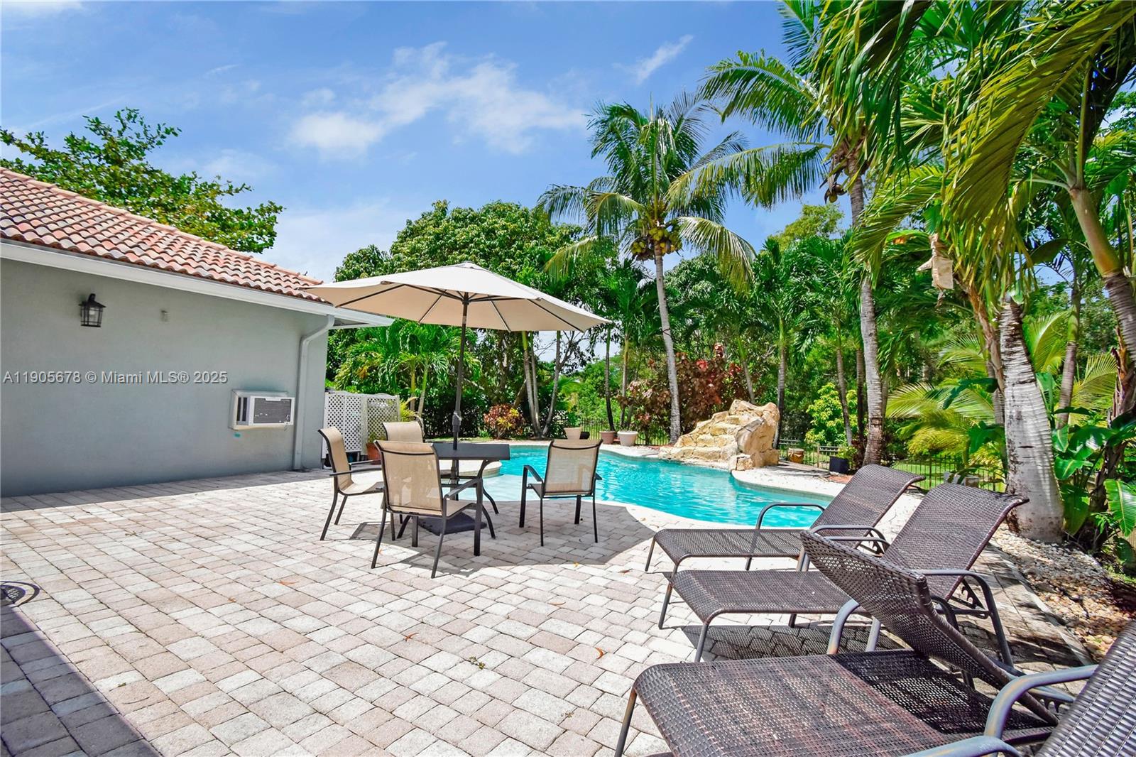 View photos, virtual tours, details... 16541 SW 62nd St