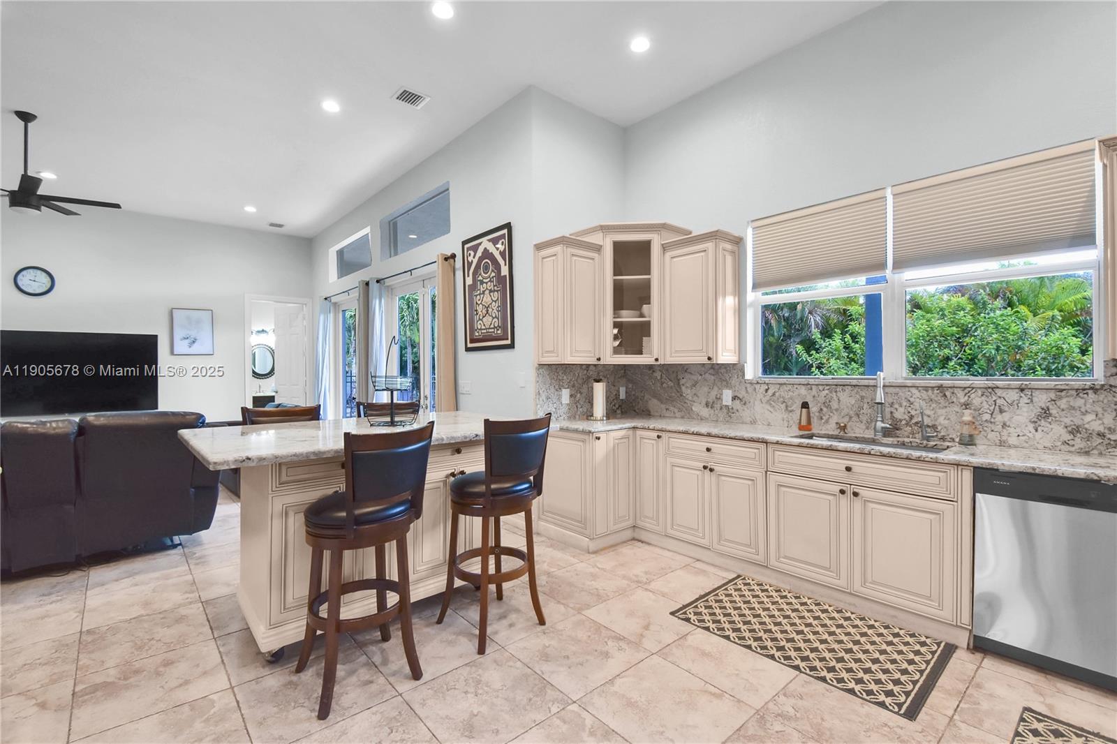 FLA FRUIT LANDS - Residential