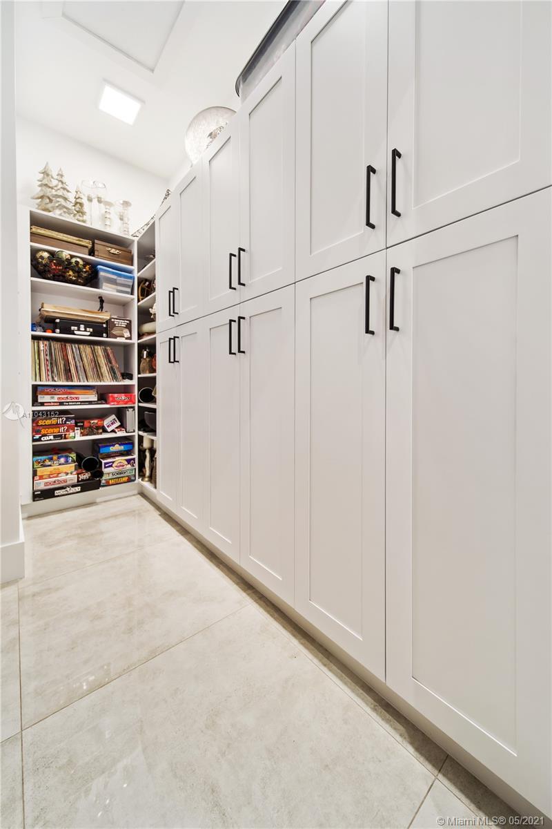 ROLLING HILLS ESTATES - Residential