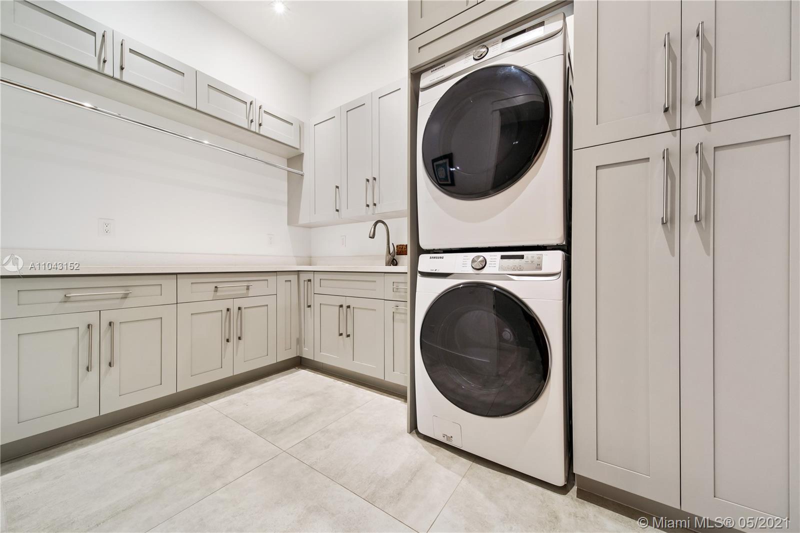 ROLLING HILLS ESTATES - Residential