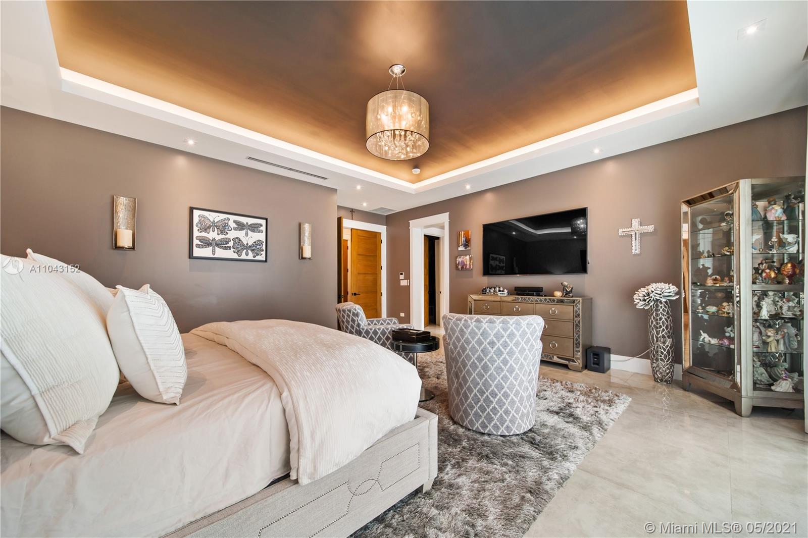 ROLLING HILLS ESTATES - Residential