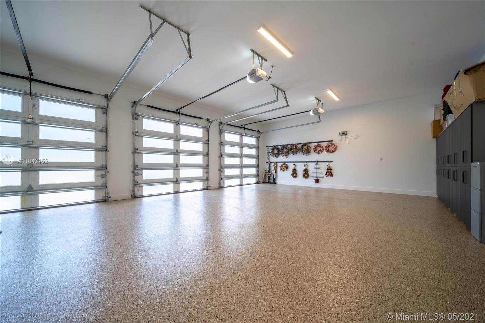 ROLLING HILLS ESTATES - Residential