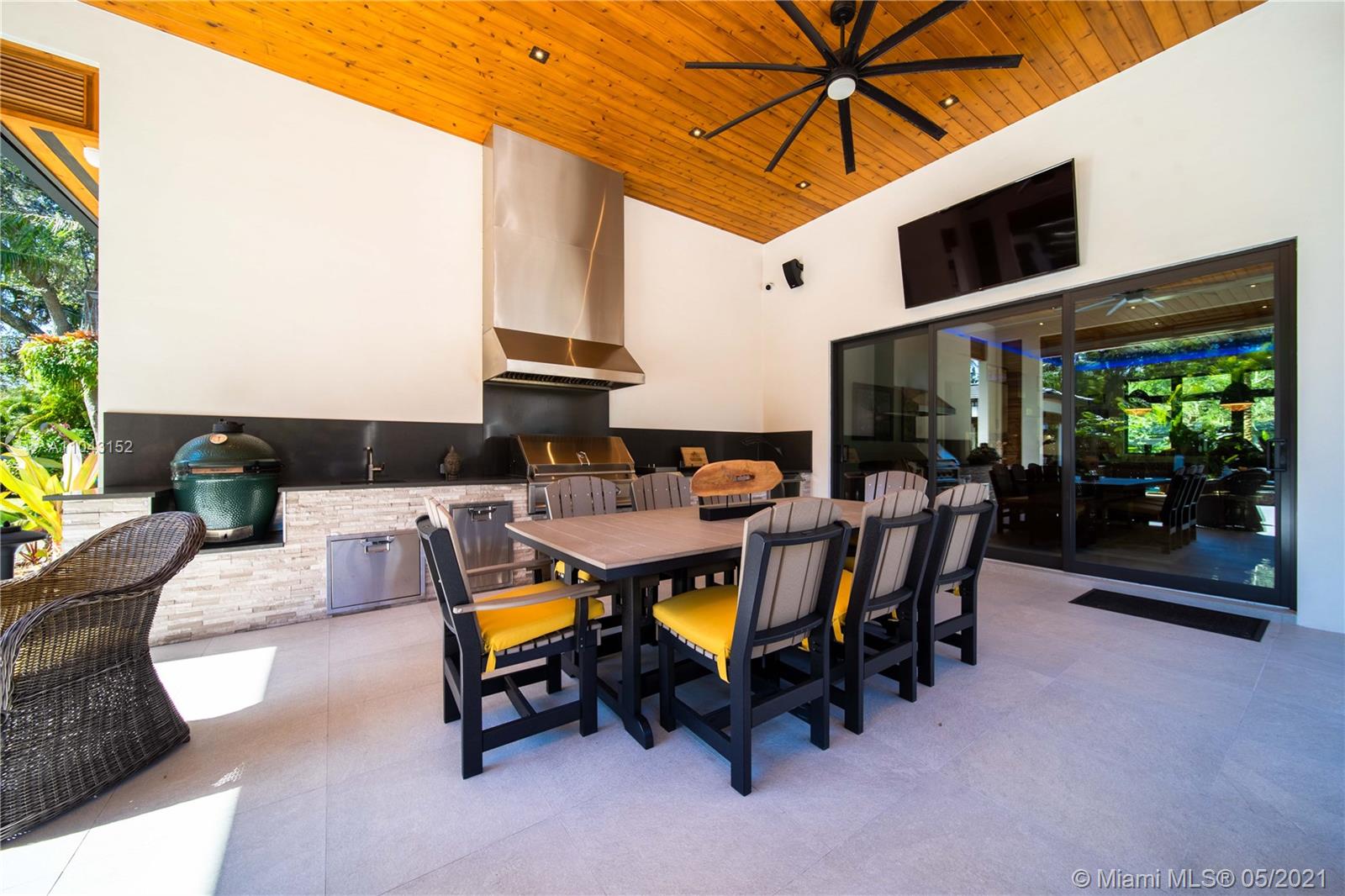 ROLLING HILLS ESTATES - Residential