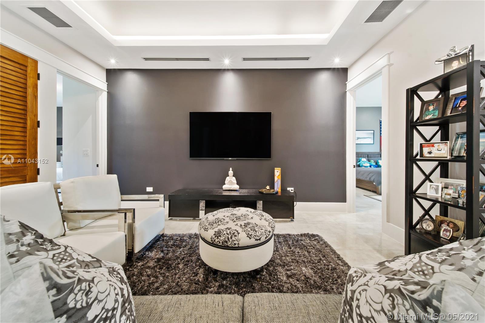 ROLLING HILLS ESTATES - Residential