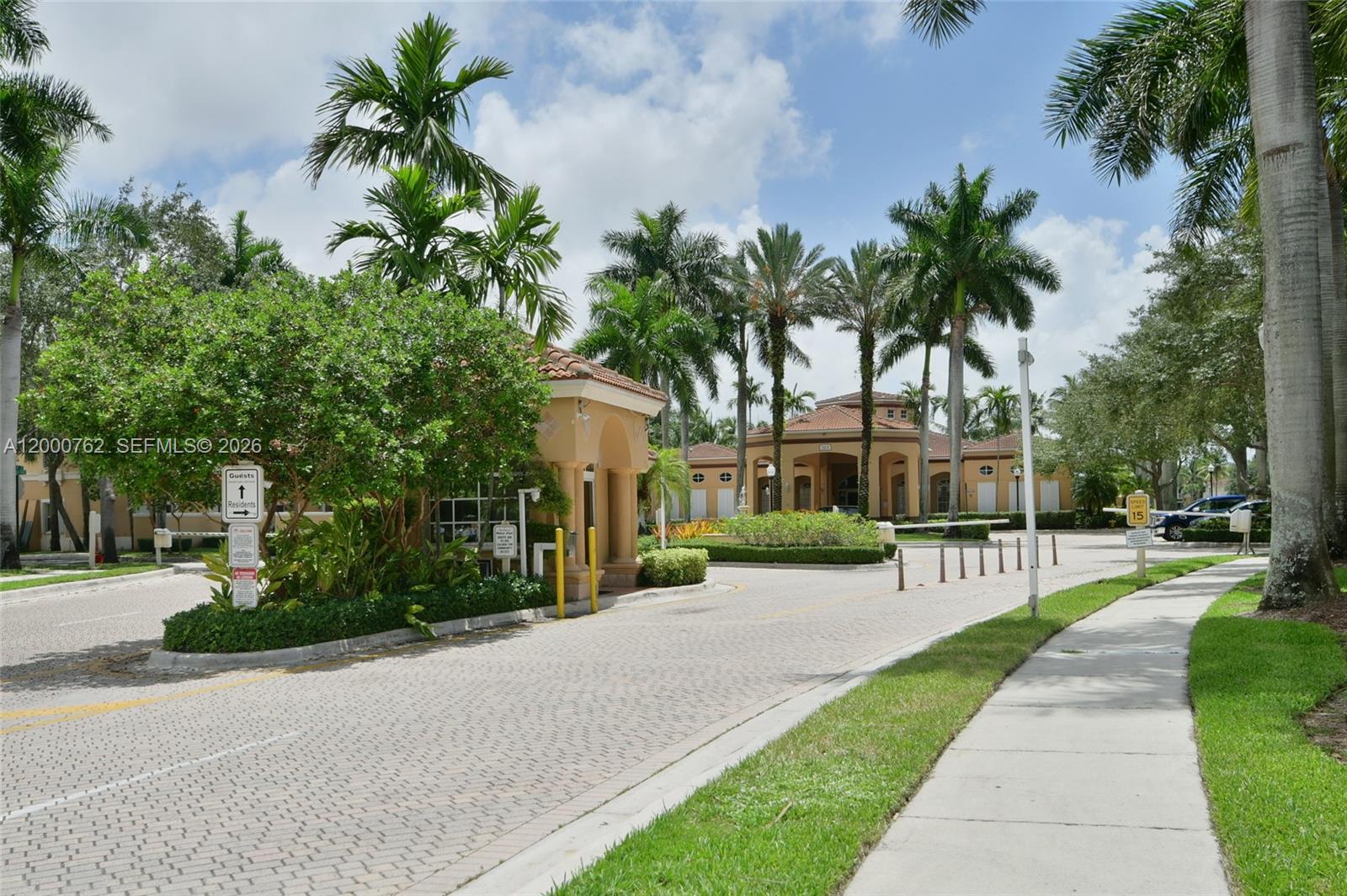 MELROSE POINT CONDO - Residential Lease