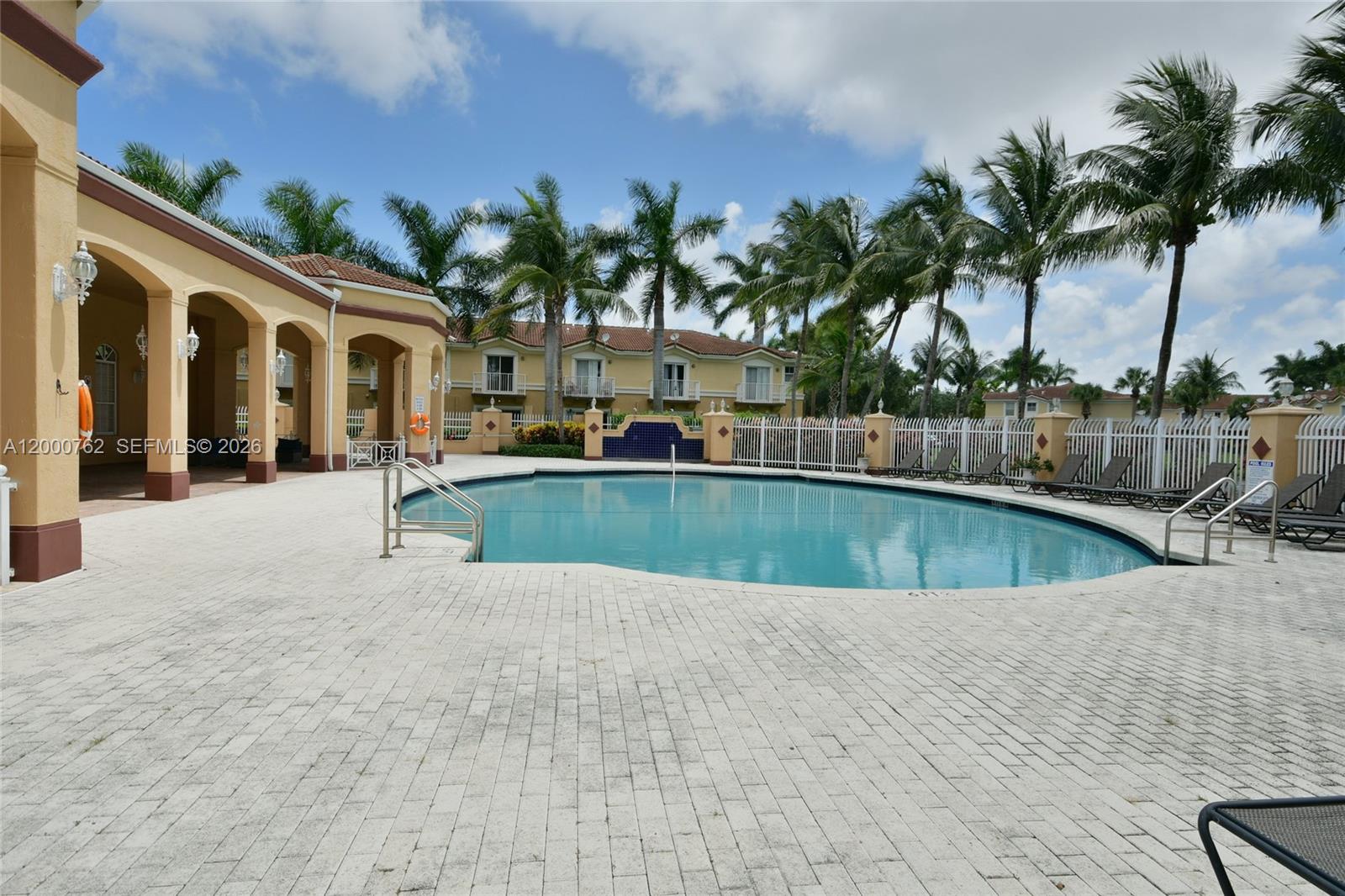 MELROSE POINT CONDO - Residential Lease