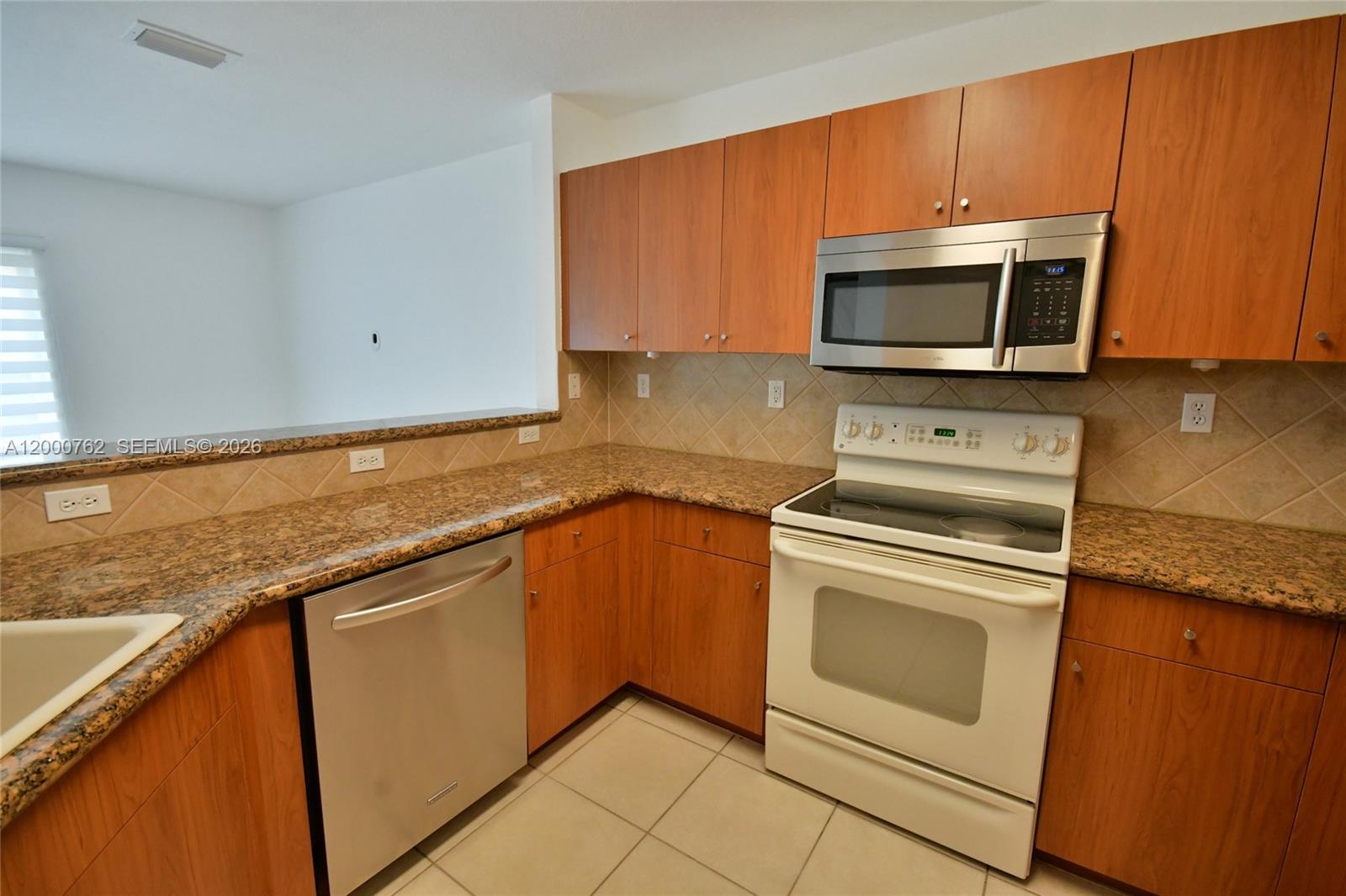 MELROSE POINT CONDO - Residential Lease