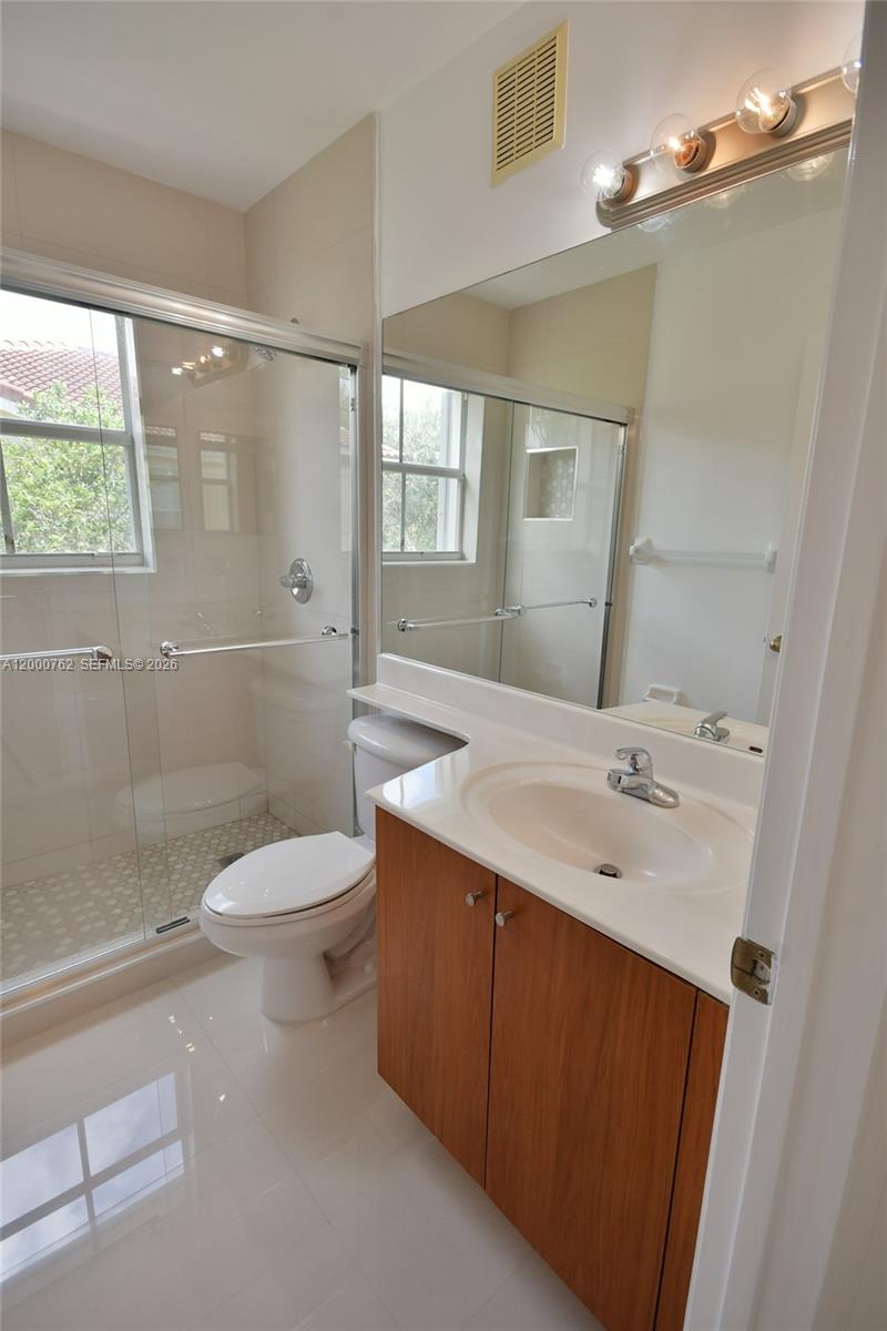 MELROSE POINT CONDO - Residential Lease