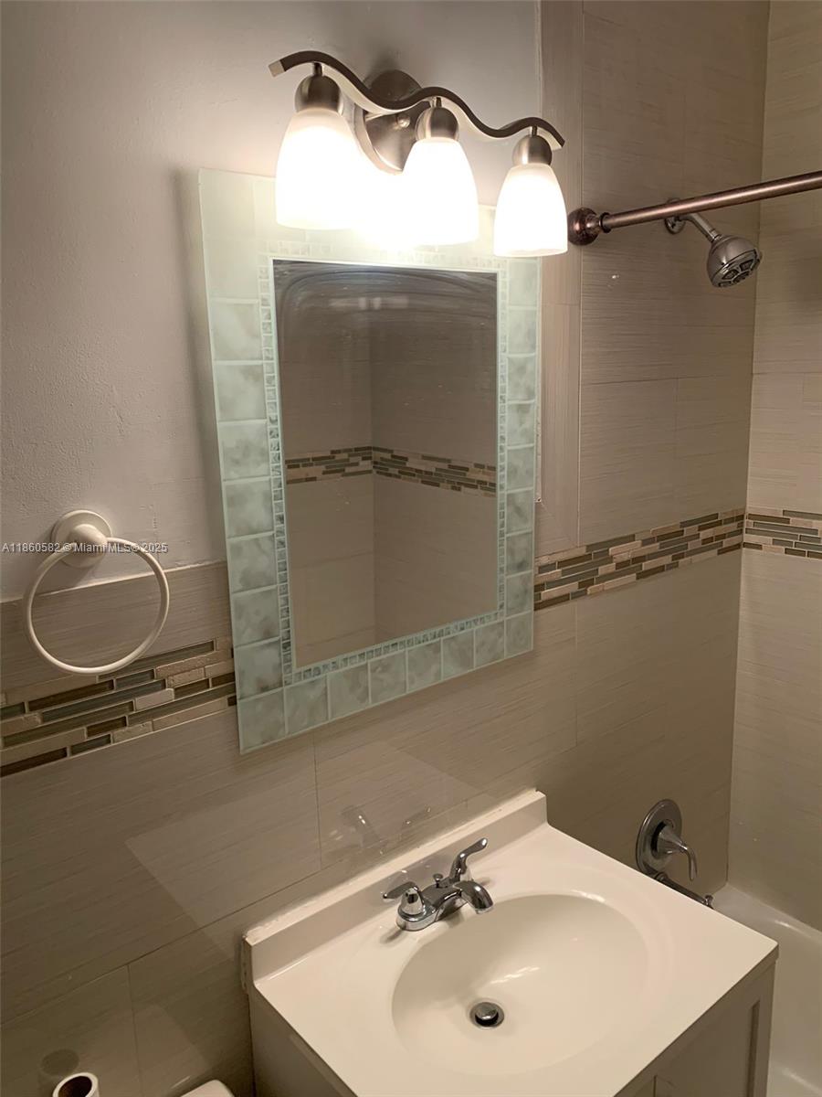 REV PL SEC 2 CC ESTATES - Residential