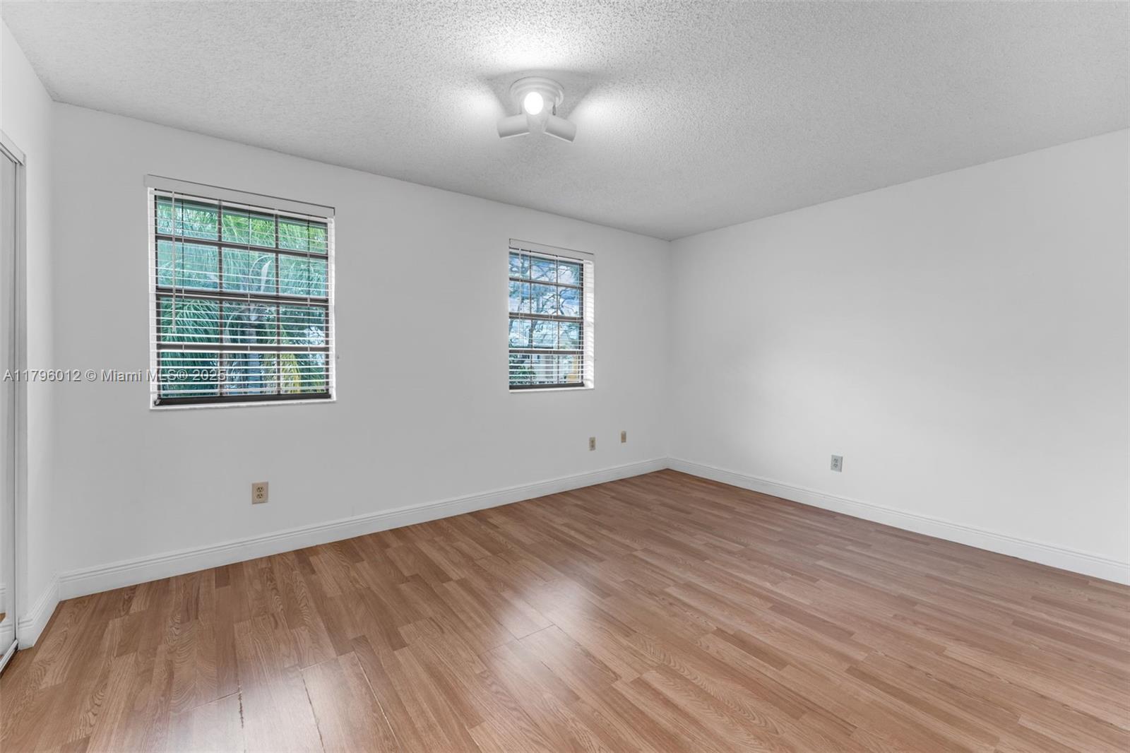 BANYAN TREE CONDO #11 - Residential