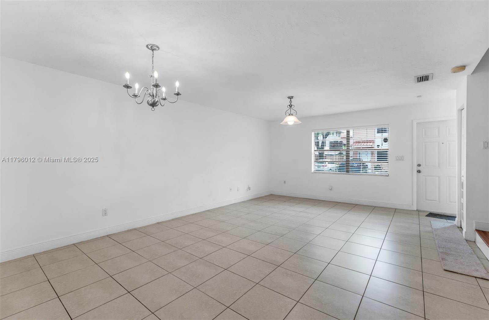 BANYAN TREE CONDO #11 - Residential