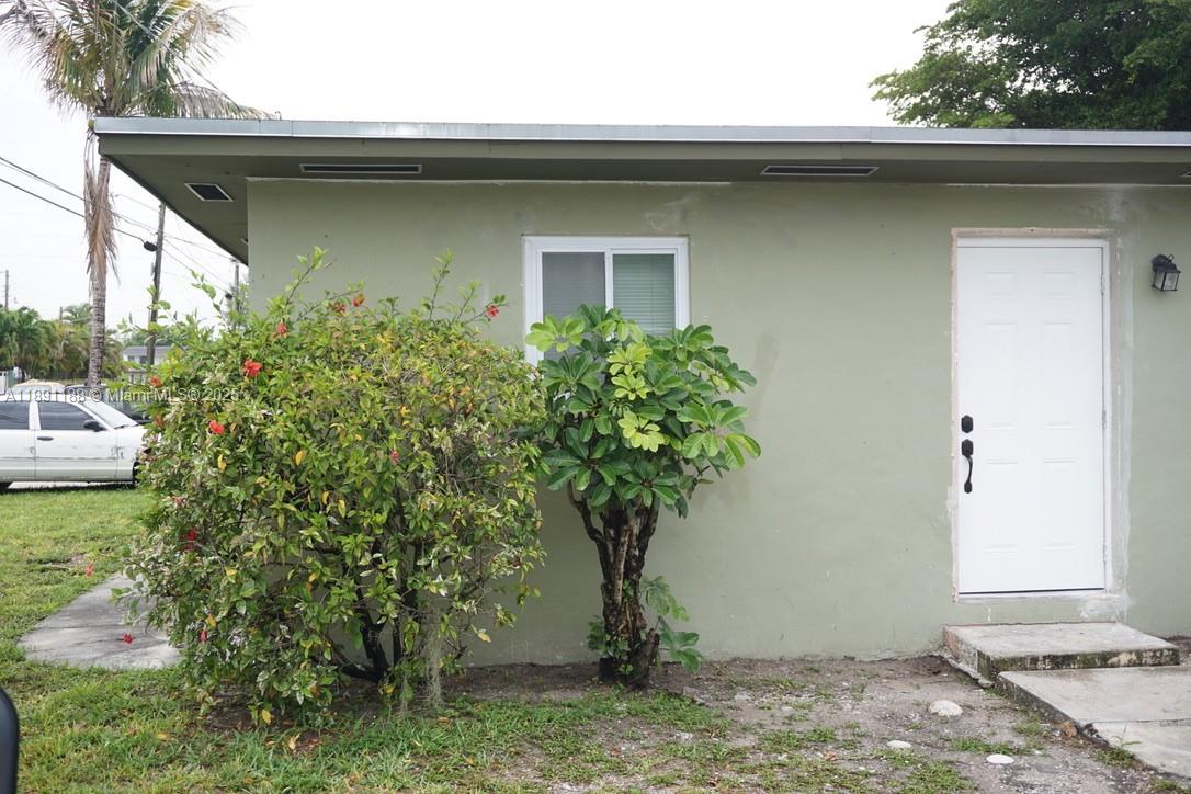 Beautifully remodeled efficiency in the heart of Miami! Features modern finishes, updated kitchen, new flooring, and fresh paint throughout. Bright and open layout with private entrance. Conveniently located near shopping, dining, public transportation, and major highways. Move-in ready and perfect for single occupancy. Easy to show!