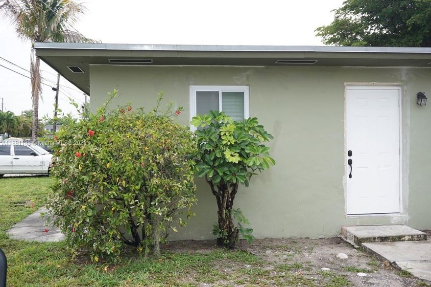 Beautifully remodeled efficiency in the heart of Miami! Features modern finishes, updated kitchen, new flooring, and fresh paint throughout. Bright and open layout with private entrance. Conveniently located near shopping, dining, public transportation, and major highways. Move-in ready and perfect for single occupancy. Easy to show!