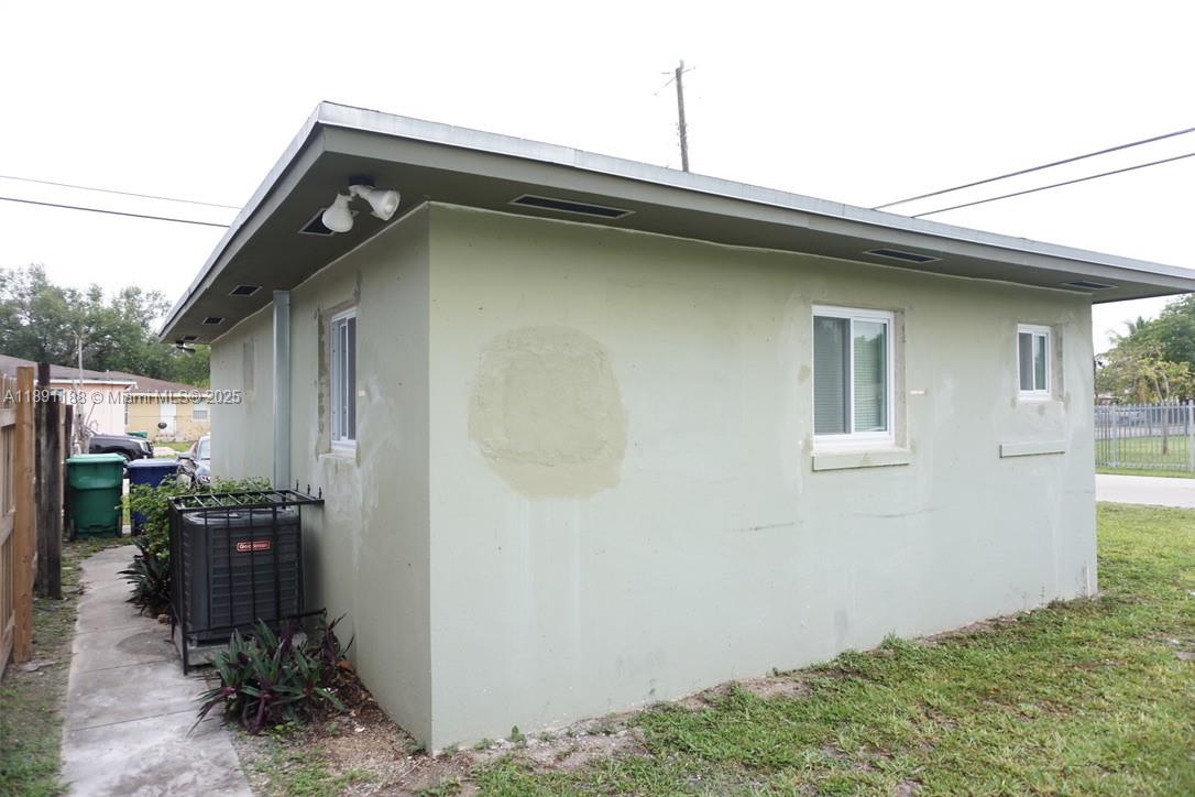 PINE WOOD PK - Residential Lease