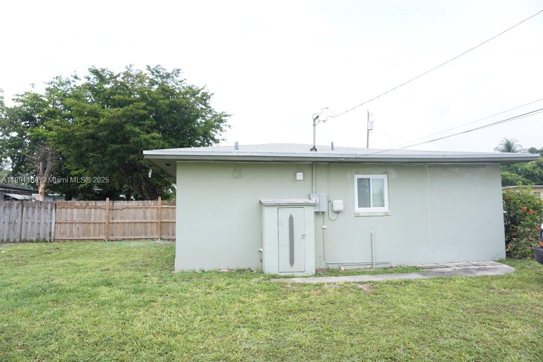 PINE WOOD PK - Residential Lease
