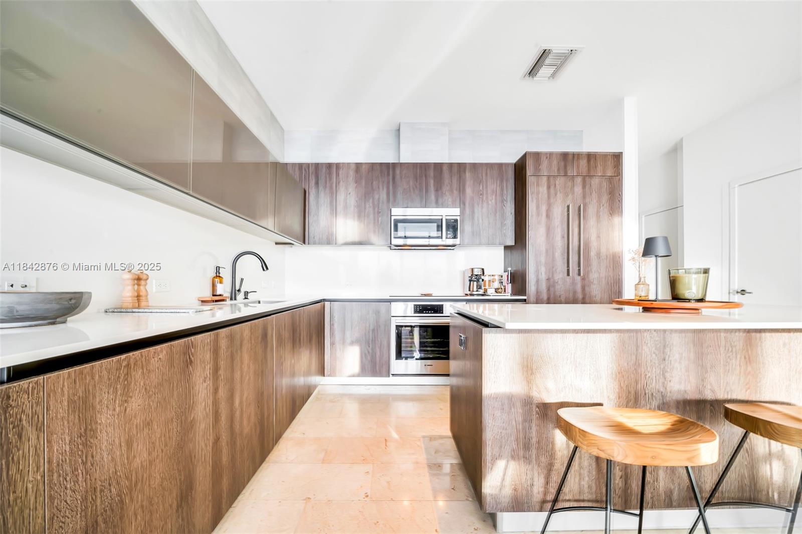 RISE CONDO - Residential