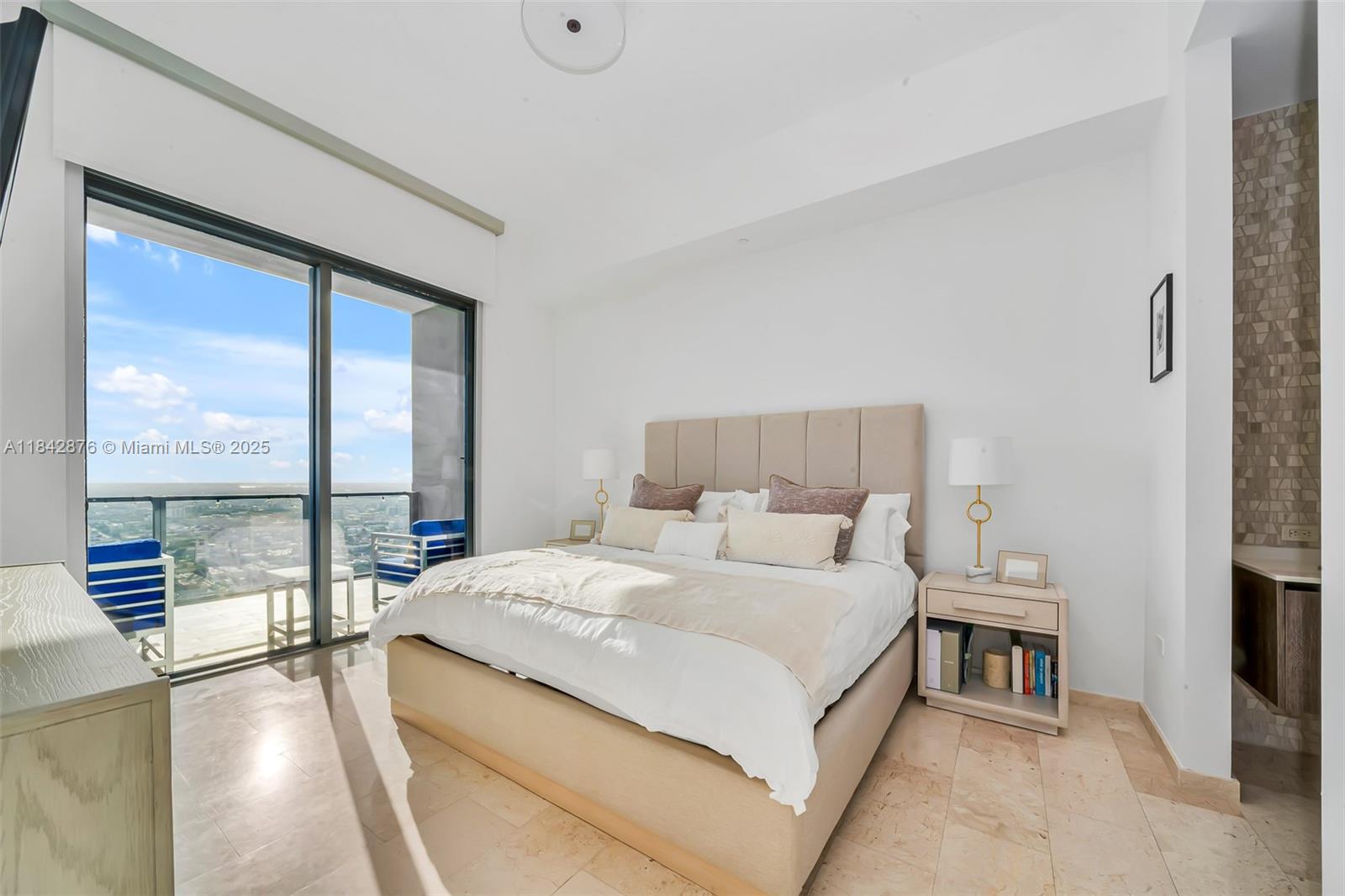 RISE CONDO - Residential