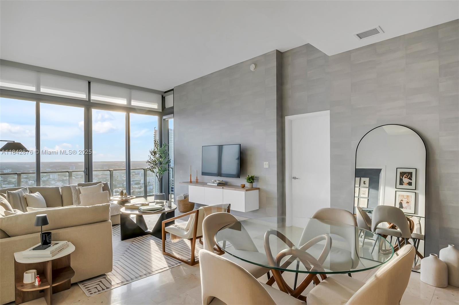 88 SW 7th St 4004, Miami, FL, 33130/$1,375,000 1 88 SW 7th St 4004