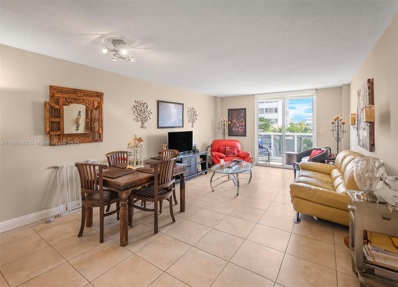 THE ISLANDER CLUB CONDO - Residential