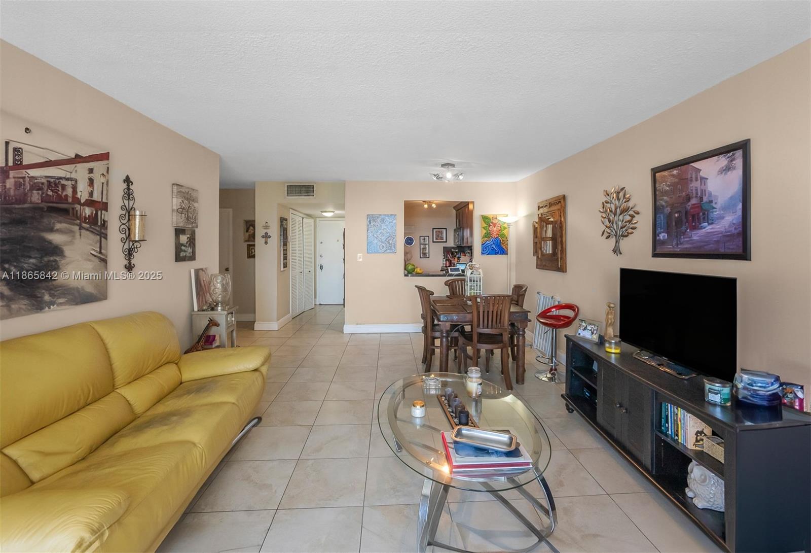 THE ISLANDER CLUB CONDO - Residential