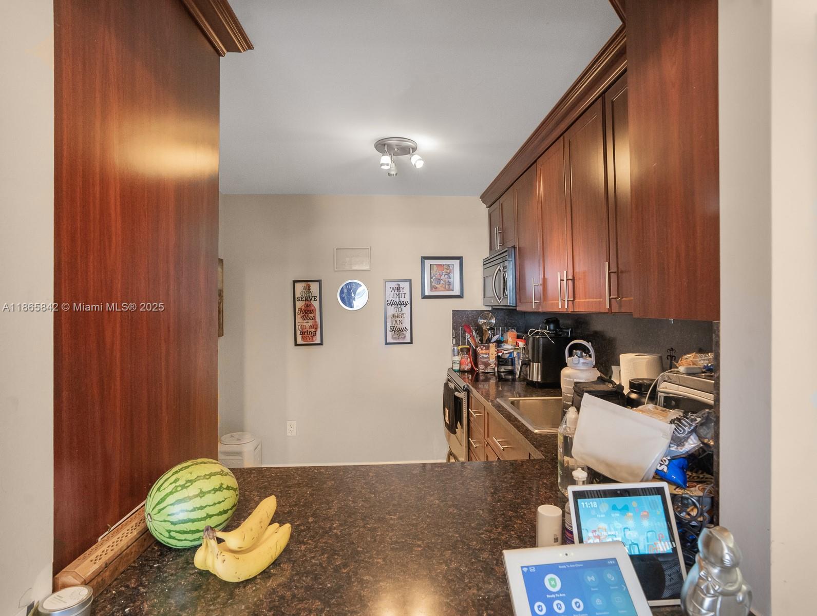 THE ISLANDER CLUB CONDO - Residential